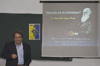 Eugenio Domnguez imparte una conferencia sobre Darwin