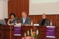 Un momento de la conferencia impartida en el Aula Magna de la Facultad de Filosofa y Letras.