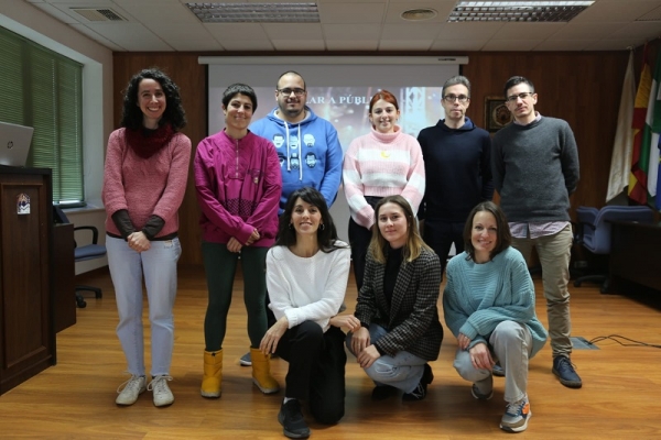 Imagen de las personas inscritas en el taller, durante la mañana de hoy en la Sala de Grados II de Rabanales.