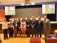 Autoridades asistentes al acto de homenaje al fundador de la ETSIAM