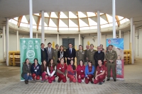 Autoridades y alumnos en la presentacin de la parada de sementales