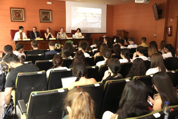 Una conferencia en la UCO explica cómo es educar e investigar en Ucrania desde que estalló la guerra