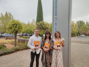 La investigadora Toñi Ramírez García (en el centro) junto a parte del equipo investigador